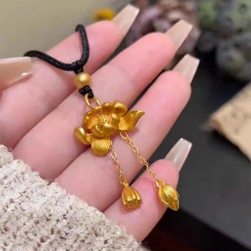 Collana con ciondolo a capsula di loto dal design originale in acciaio al titanio placcato oro 18 carati con catena a O nera, gioielli unisex