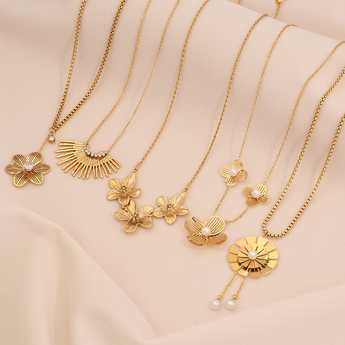 Fashionable Floral Stainless Steel Pendant Necklace with Plated Finish for Women O-Chain Collarbone Jewelry