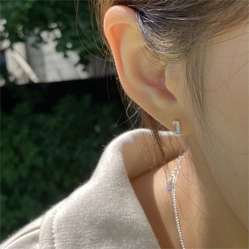 Orecchini a perno quadrati in zirconia cubica in stile coreano minimalista in argento sterling 925 da donna