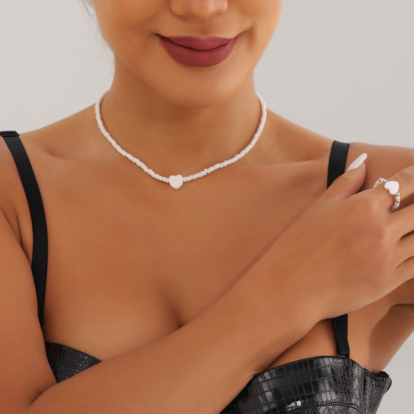 Collar con colgante de nácar en forma de corazón bohemio con cadena de cuentas para mujer