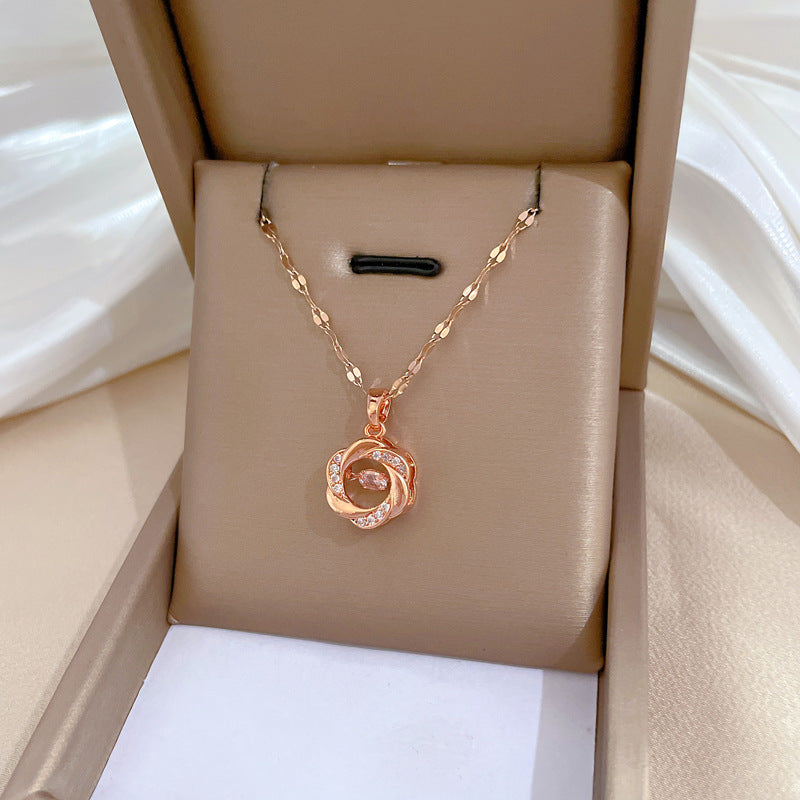 Collana pendente a luna geometrica da donna in acciaio inossidabile di lusso con intarsio di strass e catena regolabile in acciaio inossidabile