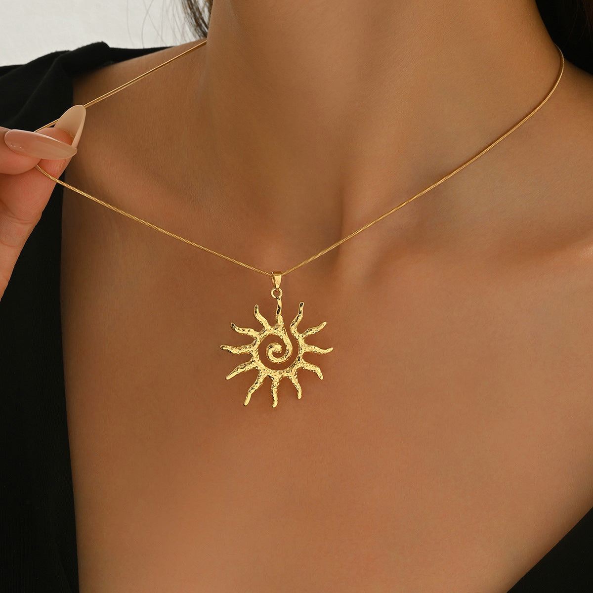 Collana pendente con girasole minimalista in lega di zinco con finitura placcata da donna