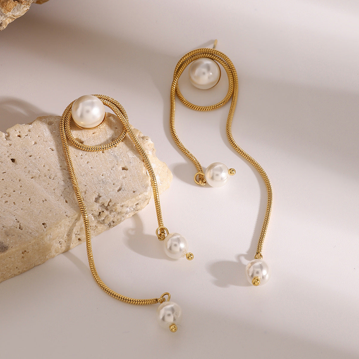 Pendientes colgantes de borla con perlas redondas geométricas de moda de acero inoxidable chapado en oro de 18 quilates para mujer