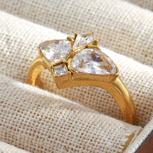 Anello minimalist in acciaio inossidabile a forma di farfalla con placcatura in oro 18 carati e intarsio di zirconi per donna