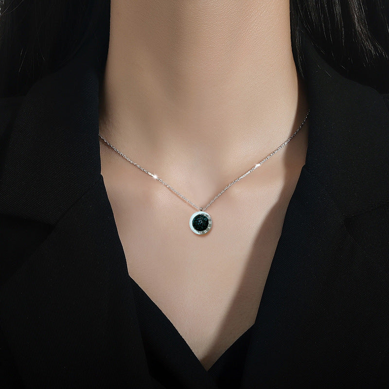 Collana Minimalista Romana a Doppio Lato in Acciaio al Titanio da Donna con Pendente Geometrico e Placcatura in Oro