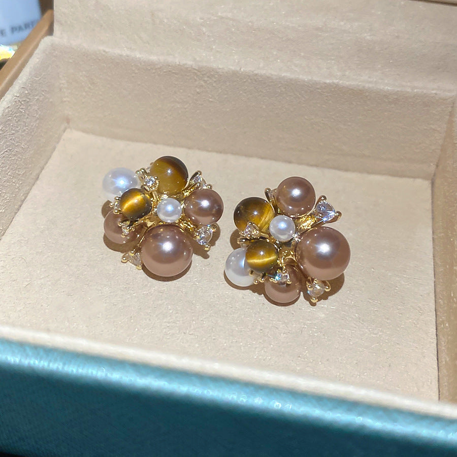 Orecchini pendenti floreali vintage con perle finte, intarsi in zircone e perno in acciaio inossidabile da donna
