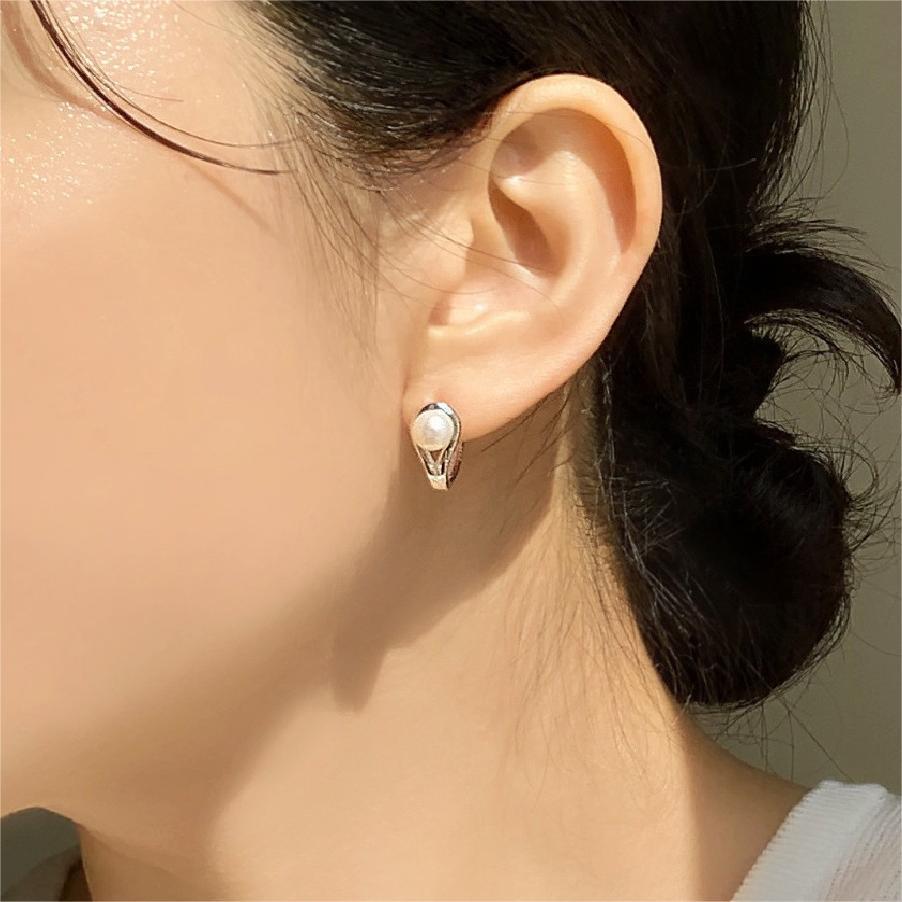 Pendientes de tuerca minimalistas coreanos de plata de ley 925 con forma de letra, acabado pulido y acento cuadrado redondeado