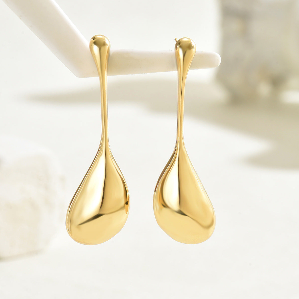 Pendientes Geométricos Minimalistas para Mujer de Cobre con Acabado Galvanizado, Diseño Irregular y Estilo Versátil