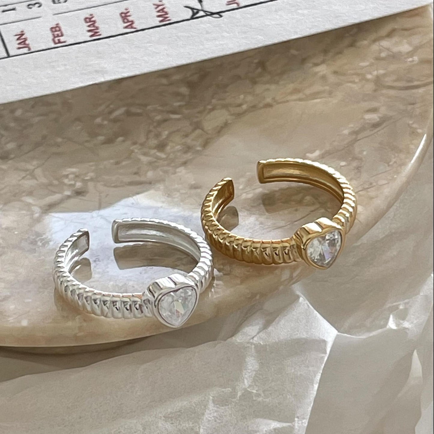 Anello Minimalista a Forma di Cuore in Argento Sterling S925 con Intarsio in Zirconi per Donna