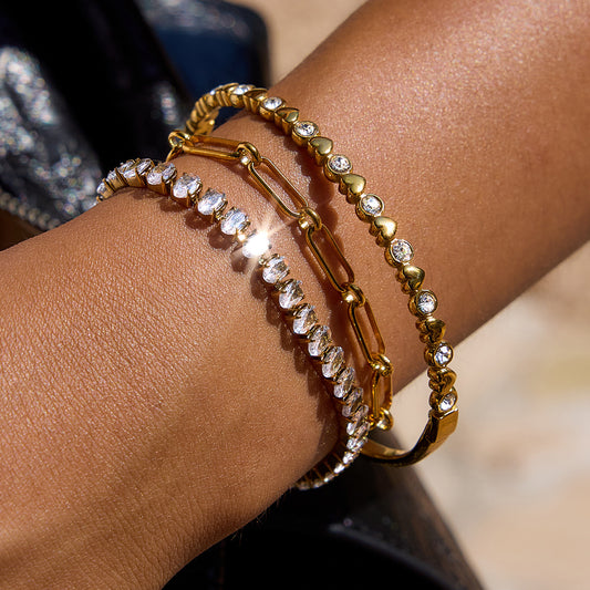 Elegante pulsera de acero inoxidable en forma de corazón con incrustaciones de circonia, acabado chapado, diseño geométrico minimalista para mujer