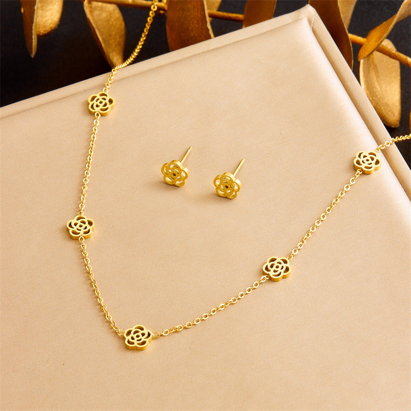Elegante conjunto de collar, pendientes y pulsera chapados en acero inoxidable con diseño floral de rosa para la oficina