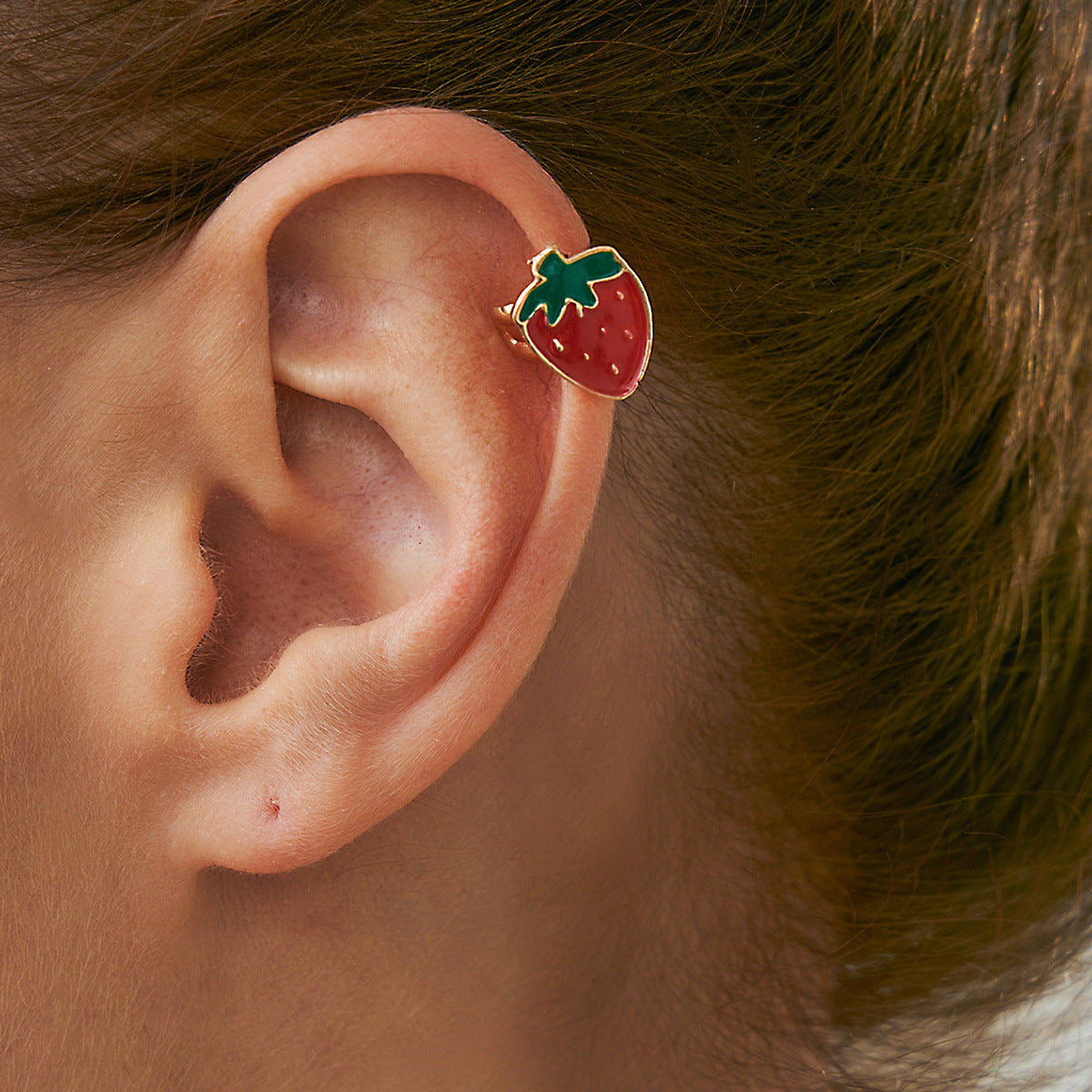 Cute Strawberry-Shaped Alloy Ear Cuffs with Plated Finish for Women, Minimalist Cartoon-Inspired Ear Bone Clips