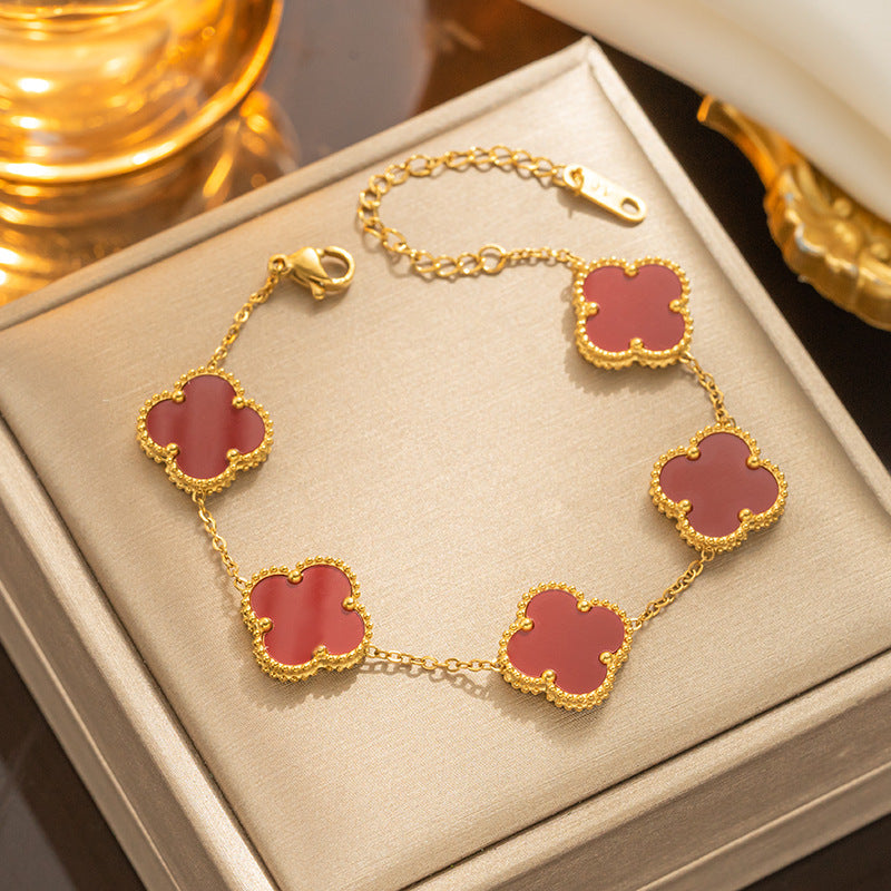 Set di collana, bracciale e orecchini in acciaio al titanio di lusso a forma di trifoglio con finitura placcata, catena a O, catena per clavicola e design ipoallergenico