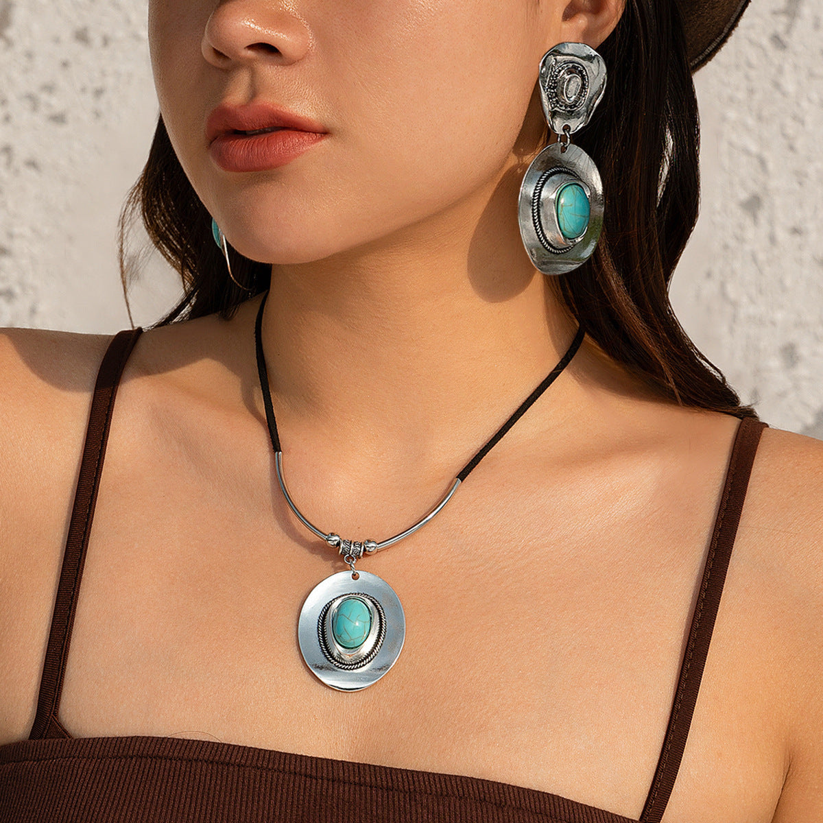 Collana vintage etnica geometrica in lega con turchese e nappa da donna