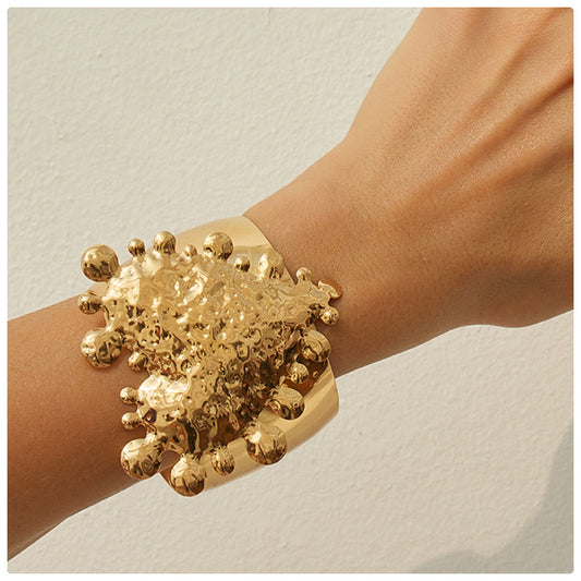 Oversized Hammered Texture Heart-Shaped Metal Bracelet with Open Cuff Design for Women