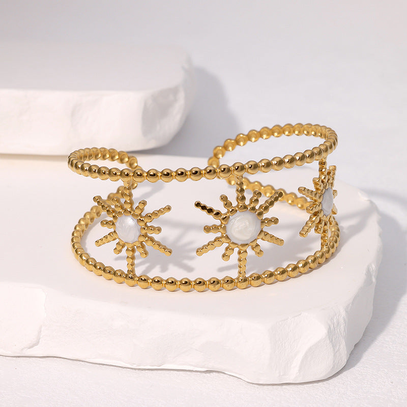 Minimalist Geometric Cold-Tone Bracelet with Heart and Floral Motifs in Gold-Plated Stainless Steel for Women