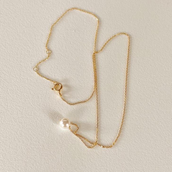 Collar minimalista de plata de ley 925 con perlas geométricas