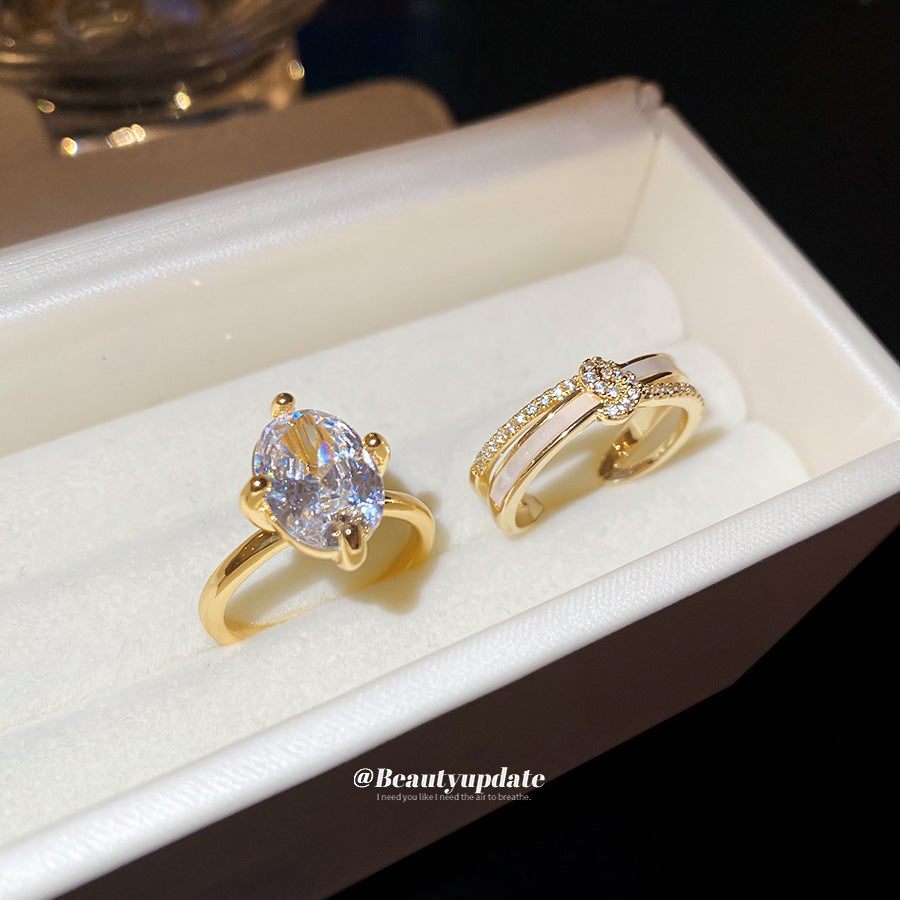 Anillo geométrico chapado en oro estilo lujo con incrustaciones de circonitas para mujer, anillo minimalista de moda para el dedo índice