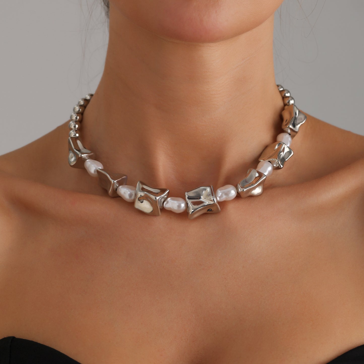 Irregular Geometric Pearl Beaded Necklace for Women with Electroplated Metal Finish Fashion Minimalist Clavicle Chain