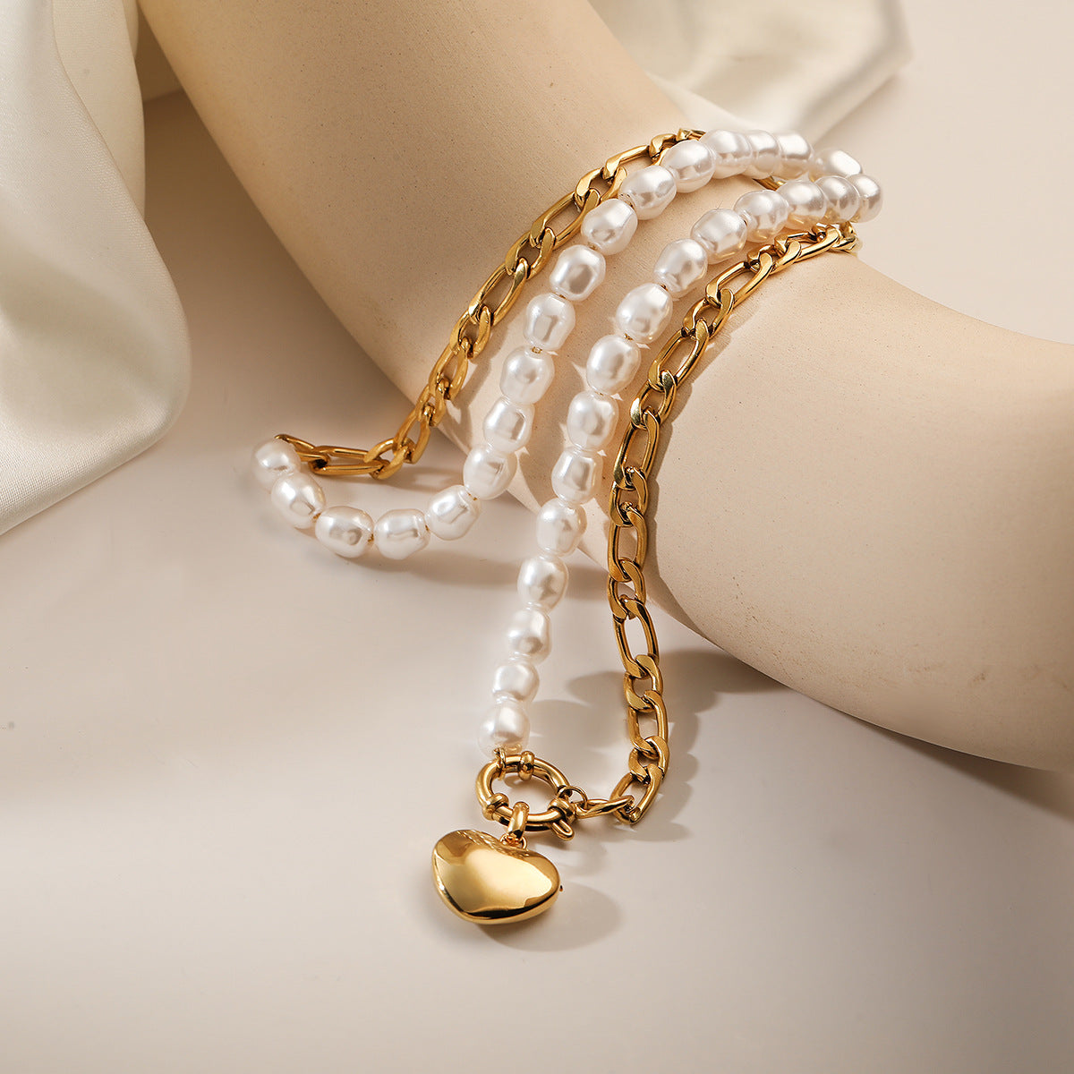 Collana da Donna Minimalista con Perle in Acciaio Inossidabile Placcato Oro 18K a Forma di Cuore