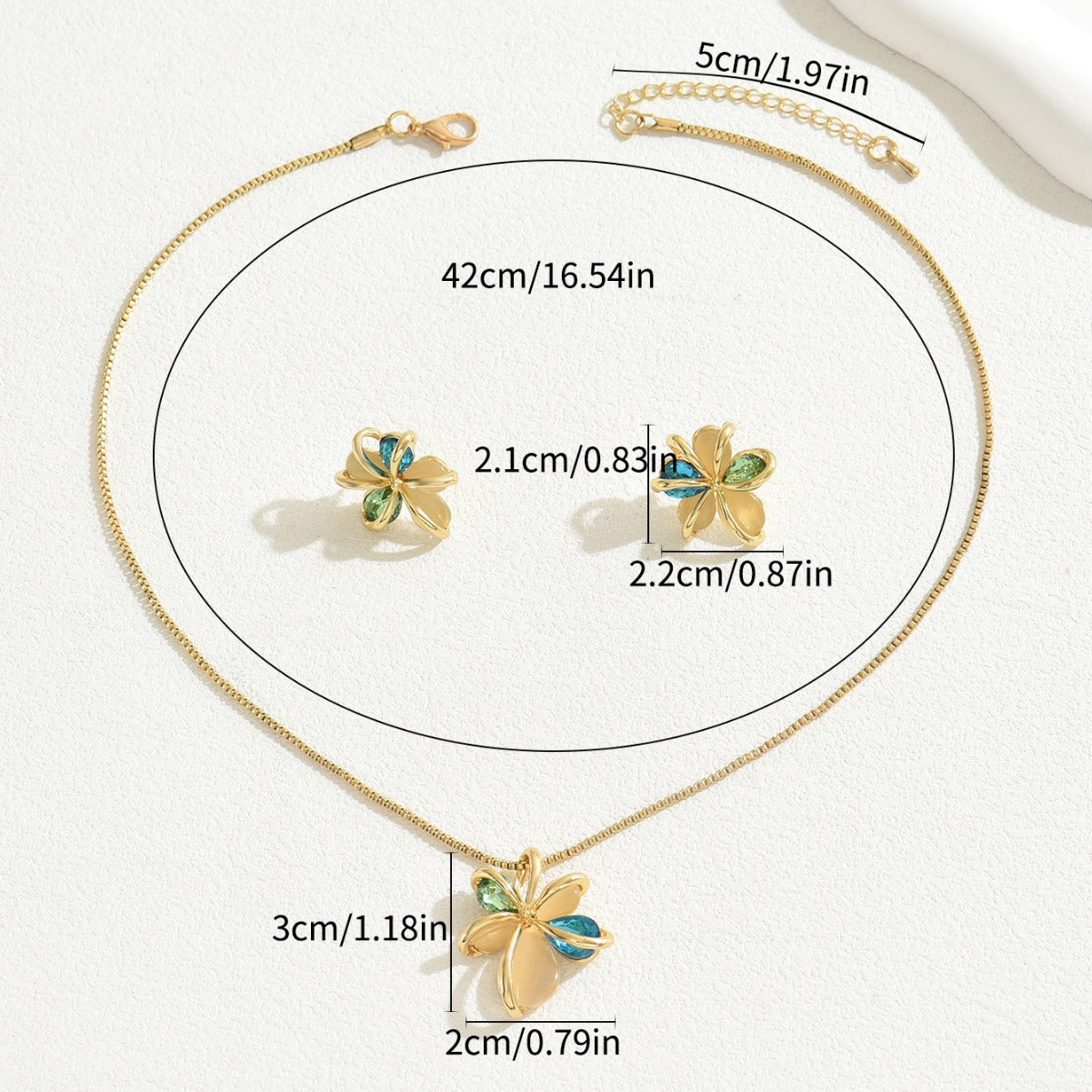 Set Collana con Pendente Floreale e Orecchini da Donna in Stile Barocco, in Rame con Intarsio di Strass Placcato Oro