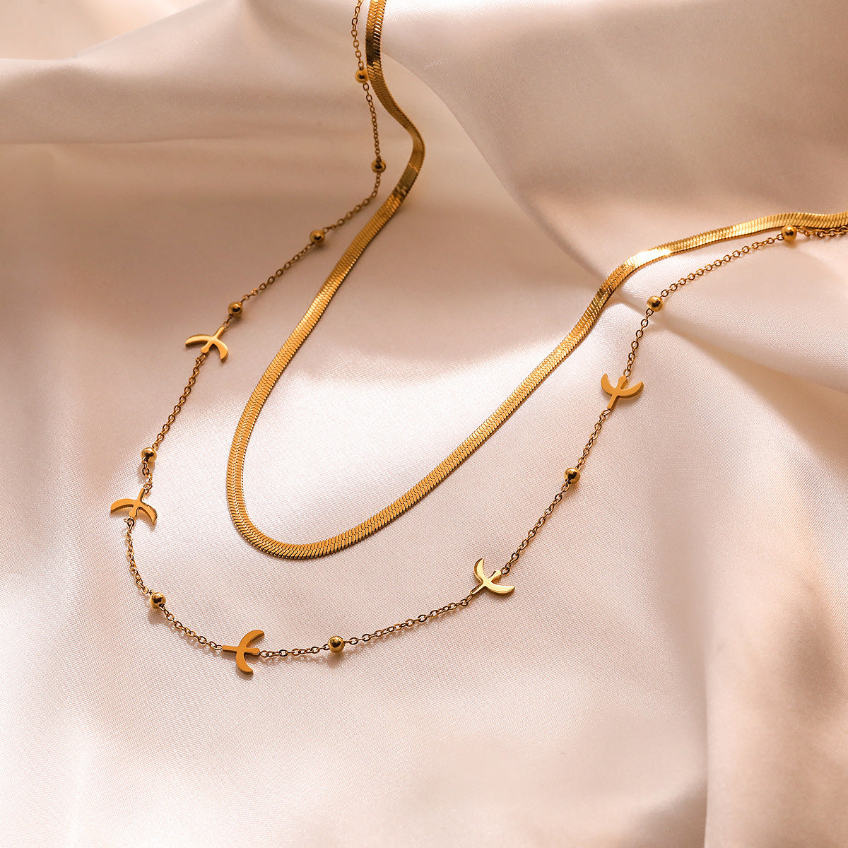 Minimalist Geometric Irregular Four-Leaf Clover Titanium Steel Necklace for Women with Double-Layer Aviation Design