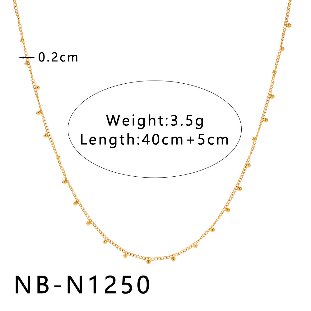 Collana con pendente geometrico minimalista da donna con design a intaglio, catena in acciaio inossidabile e finitura placcata sottovuoto in oro 18 carati