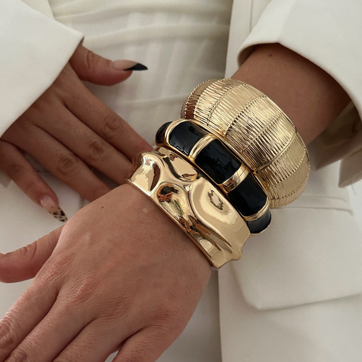 Bracciale vintage in lega smaltata geometrica