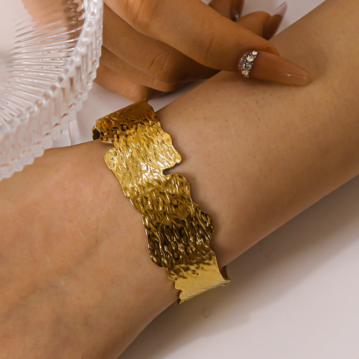 Vintage-Inspired Titanium Steel Bracelet with 18K Gold Plating, Irregular Open Design, Leaf Texture, and Geometric Shape