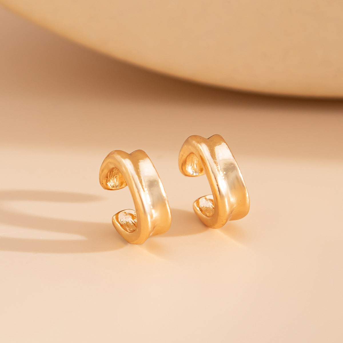 Minimalist Luxury Geometric C-Shape Plated Zinc Alloy Clip-On Earrings for Women