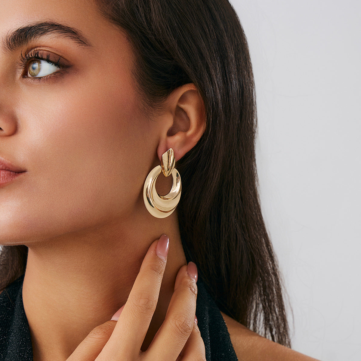 Pendientes minimalistas de aleación con forma geométrica de C irregular, chapados en oro, para mujer