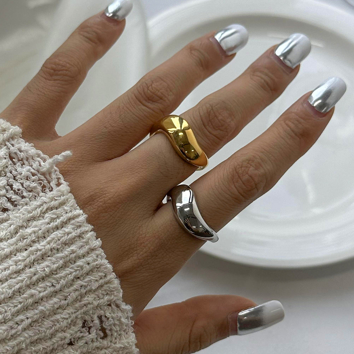 Anello da donna in acciaio inossidabile ovale geometrico alla moda, placcato oro 18 carati
