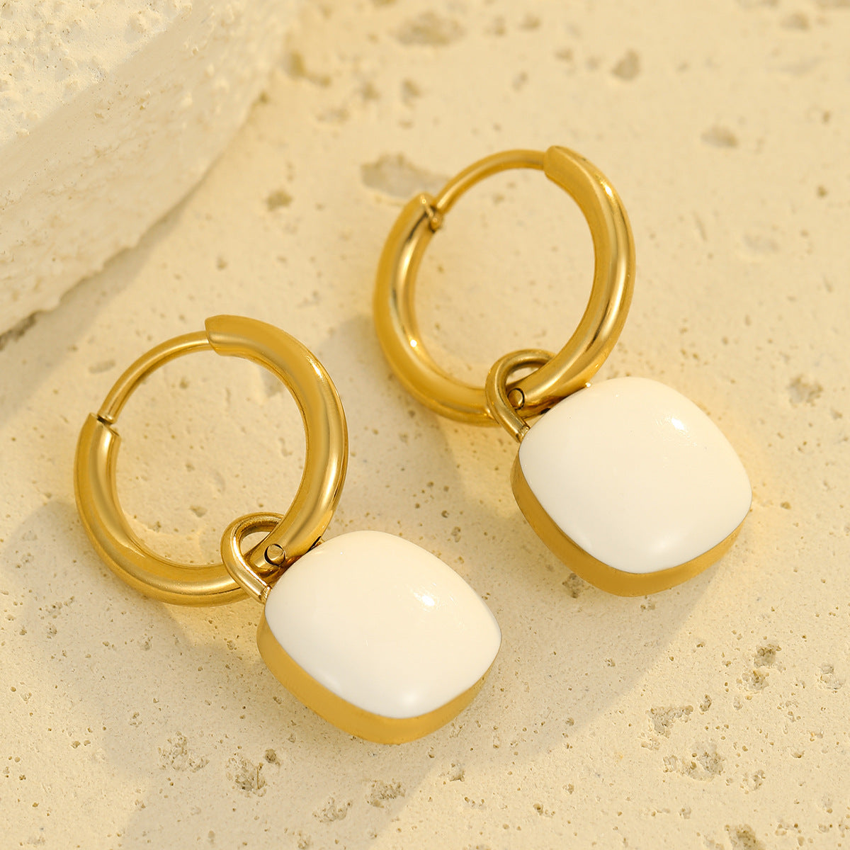 Pendientes de Acero Inoxidable con Colgante Cuadrado Esmaltado de Moda para Mujer con Acabado Chapado