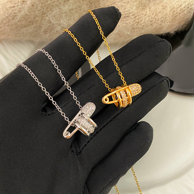 Elegant Luxury Full Rhinestone Geometric Safety Pin Pendant Titanium Steel Necklace for Unisex