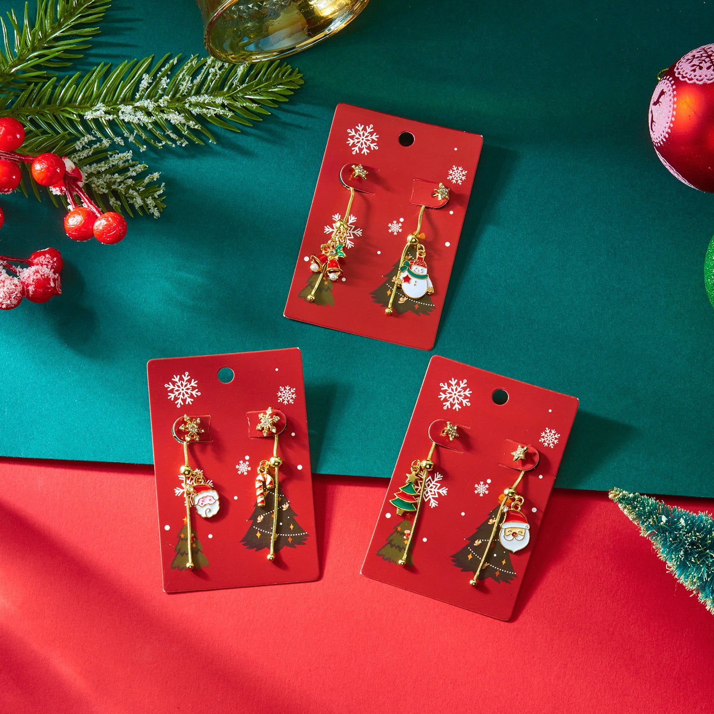 Aretes de campana de Navidad de copo de nieve ajustables de lujo con postes de plata de ley 925 y respaldos de cerámica para mujer