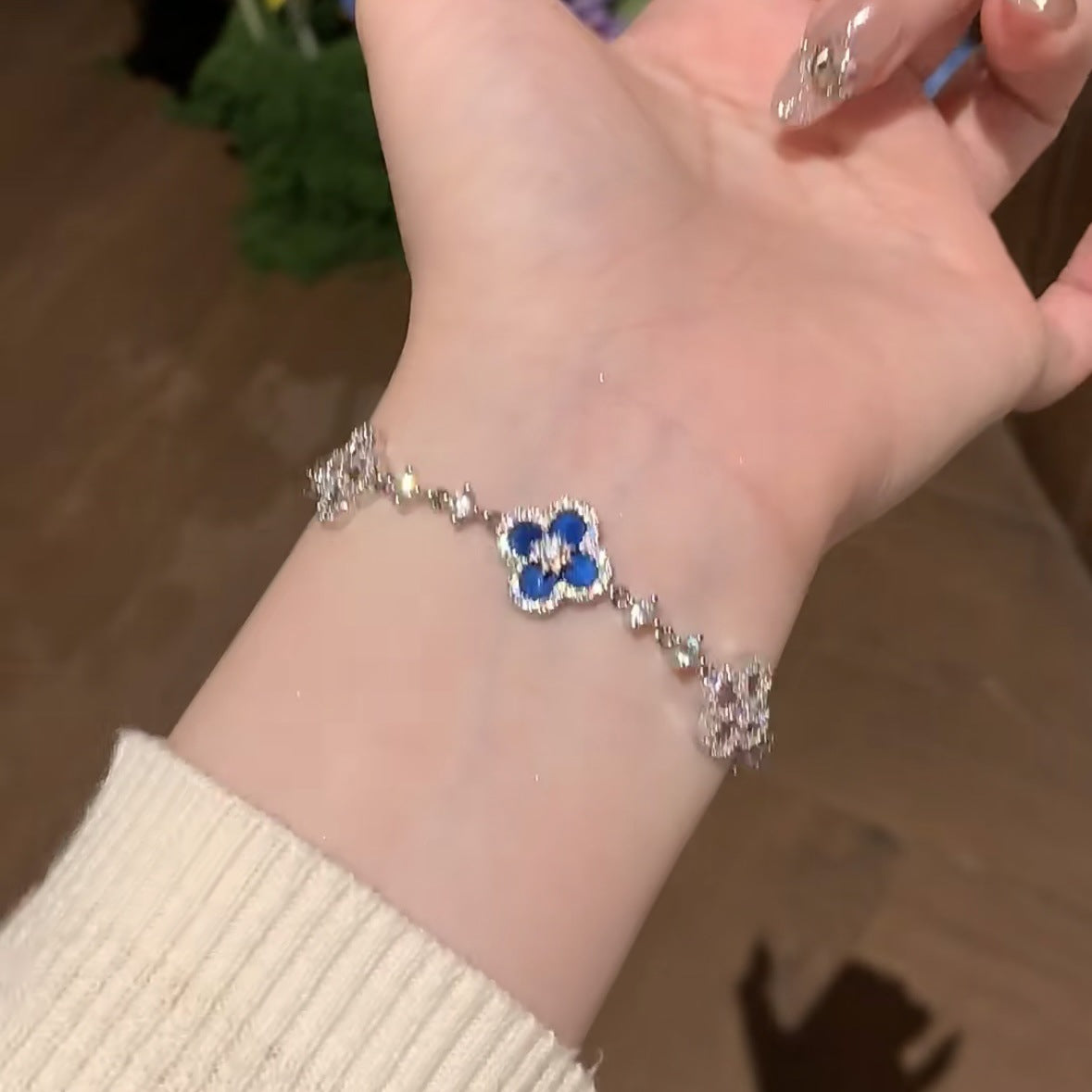 Sweet Elegant Geometric Floral Brass Inlaid Cubic Zirconia Bracelet for Women