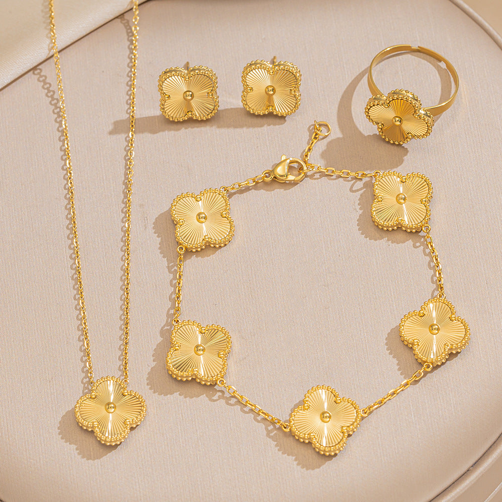 Collana con Ciondolo Trifoglio Minimalista in Acciaio al Titanio con Finitura Laser e Placcatura Oro da Donna