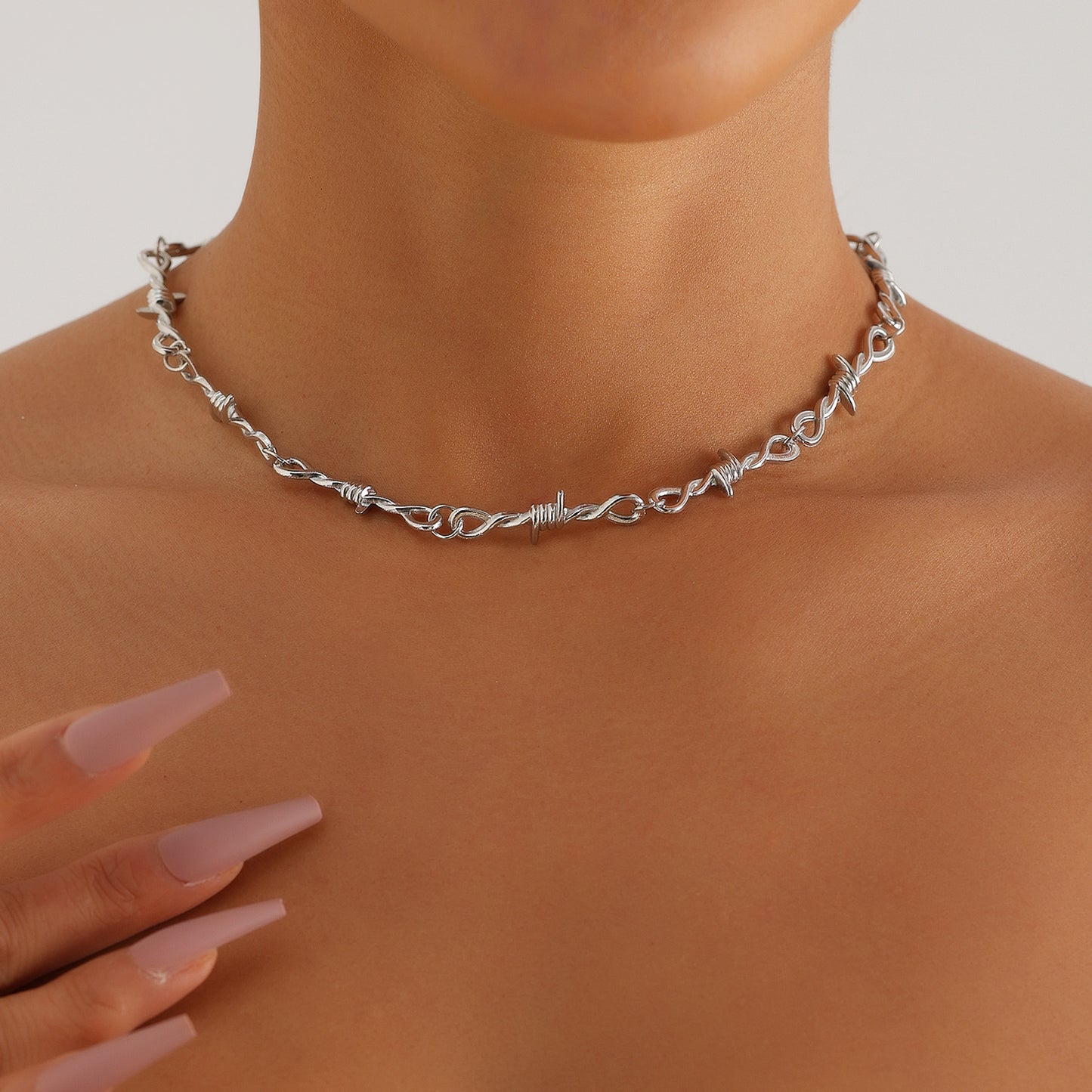 Punk Style Thorn Pattern Geometric Alloy Pendant Necklace with Plated Finish for Women Clavicle Chain