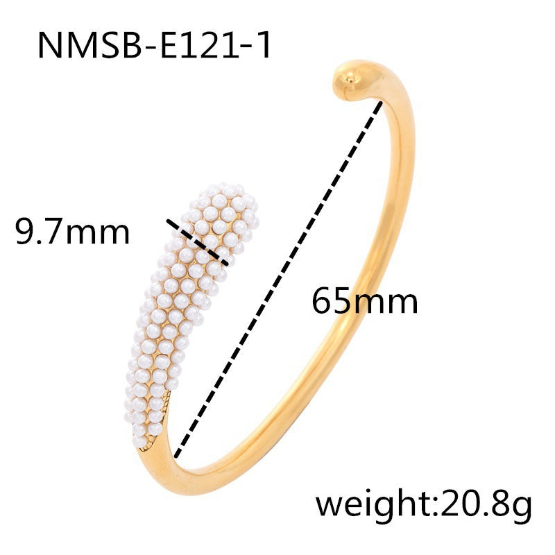 Pulsera de acero titanio de estilo vintage con acabado pulido y patrón circular texturizado para mujer