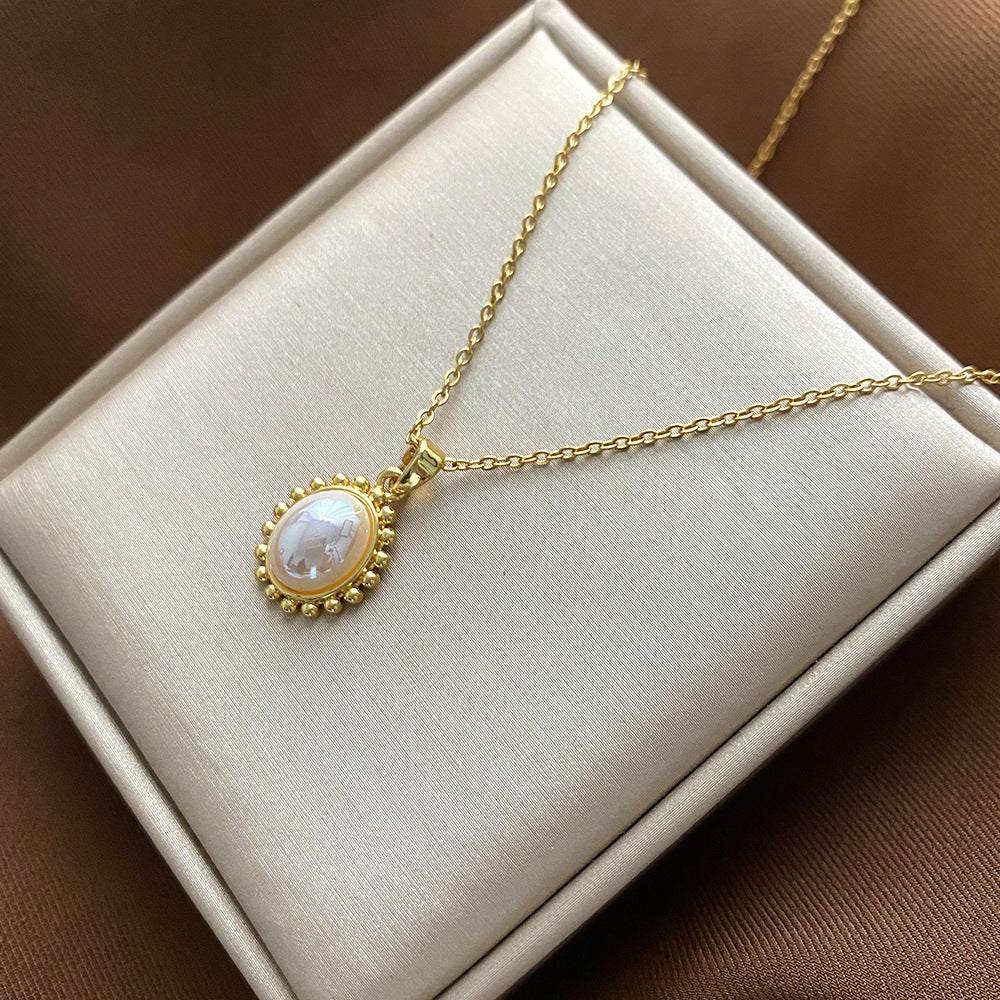 Collana con Ciondolo Floreale Minimalista per Donne e Uomini in Acciaio al Titanio con Catena a Serpente, Finitura Galvanizzata e Design Irregolare