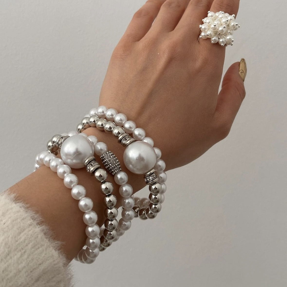 Set di bracciali a perla geometrica rotonda esagerata con strass micro-pavé per donna