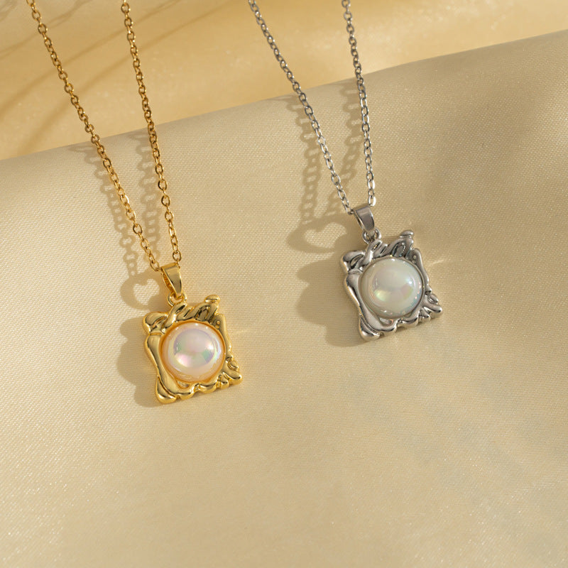 Collana con cornice artistica quadrata irregolare minimalista da donna in acciaio al titanio con finitura galvanizzata e ciondolo a perla di sirena