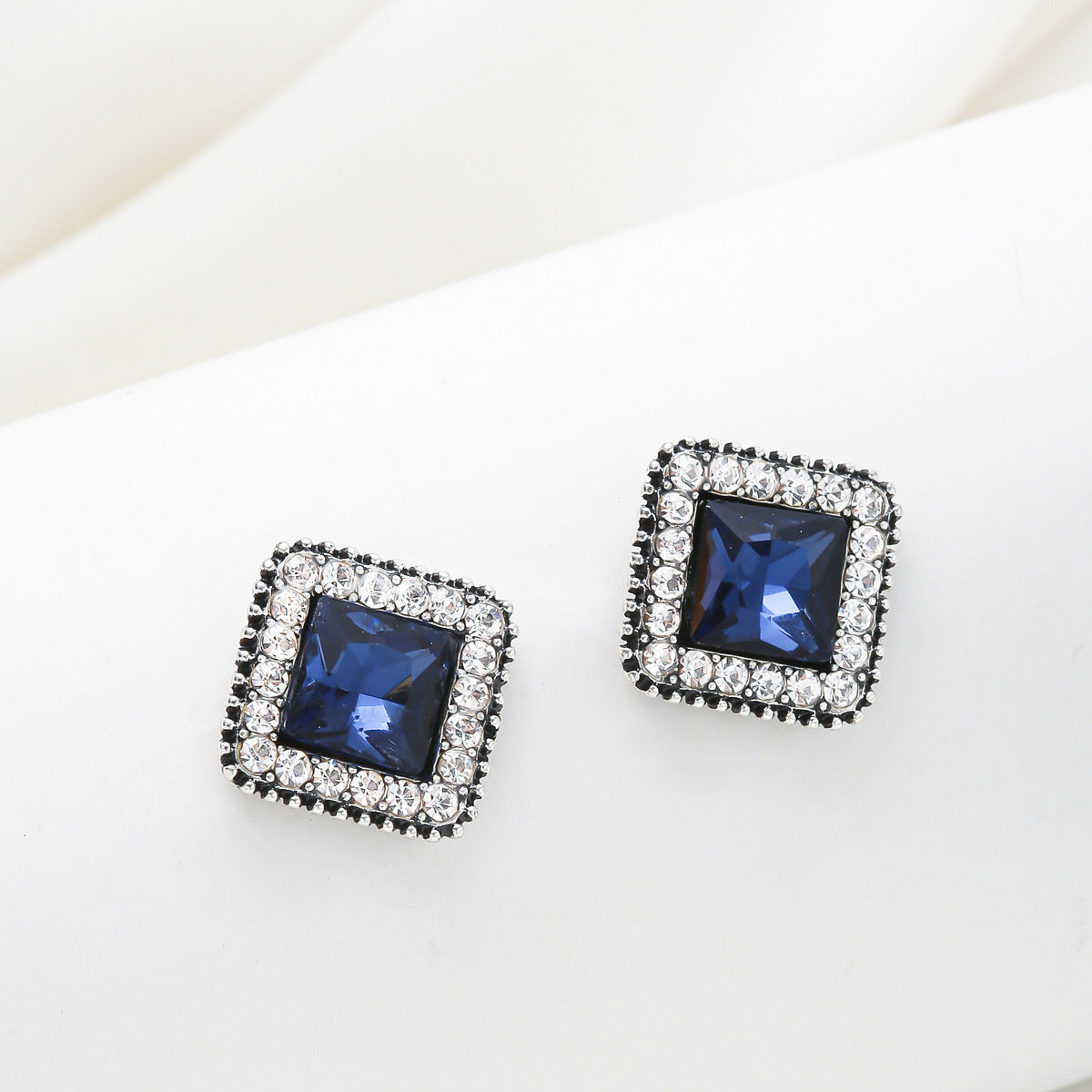 Pendientes de aleación con diseño geométrico y circonitas incrustadas para mujer, elegantes aretes de bisutería con diamantes de imitación engastados