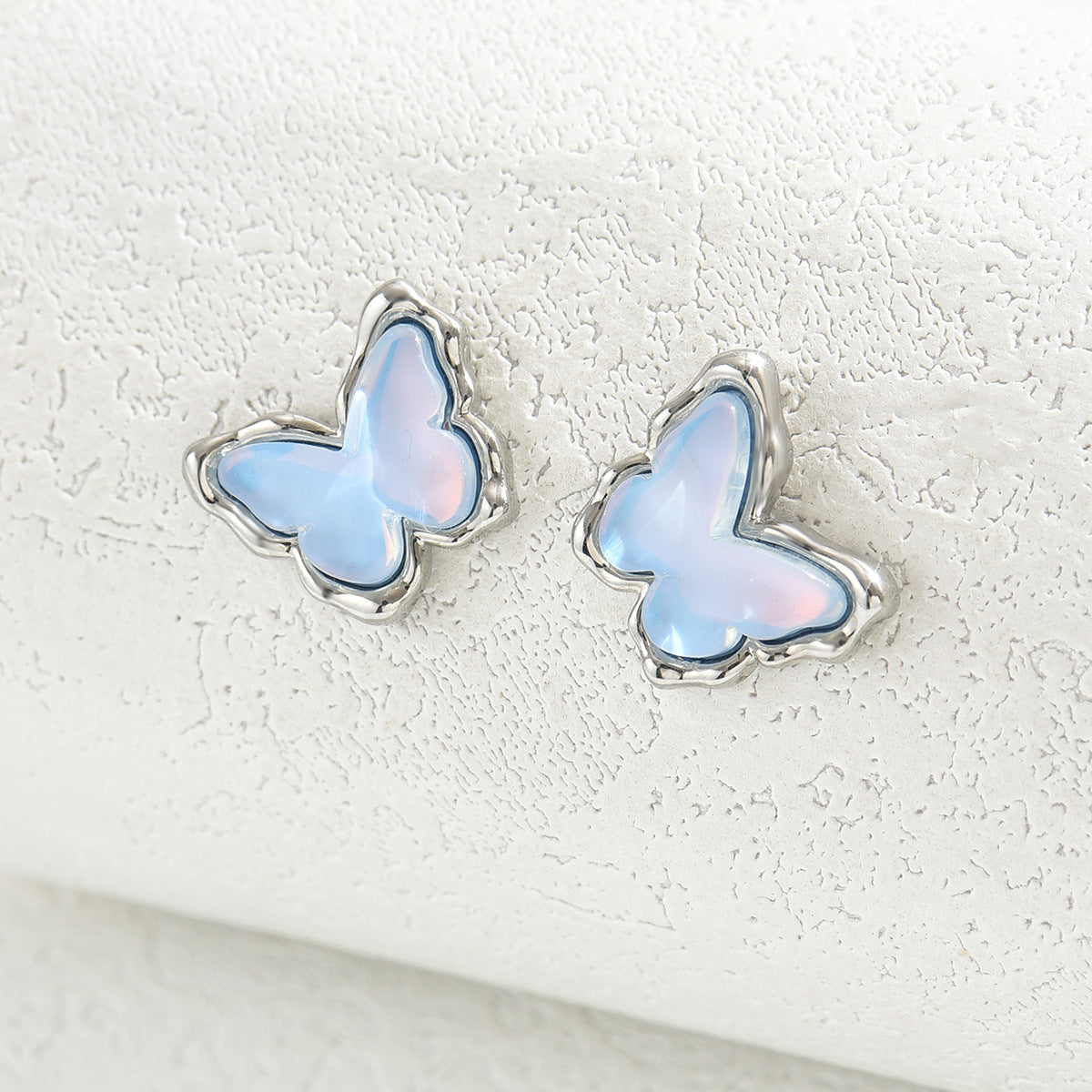 Pendientes minimalistas en forma de lazo con acabado esmaltado e incrustaciones de pedrería para mujer, aretes elegantes y versátiles