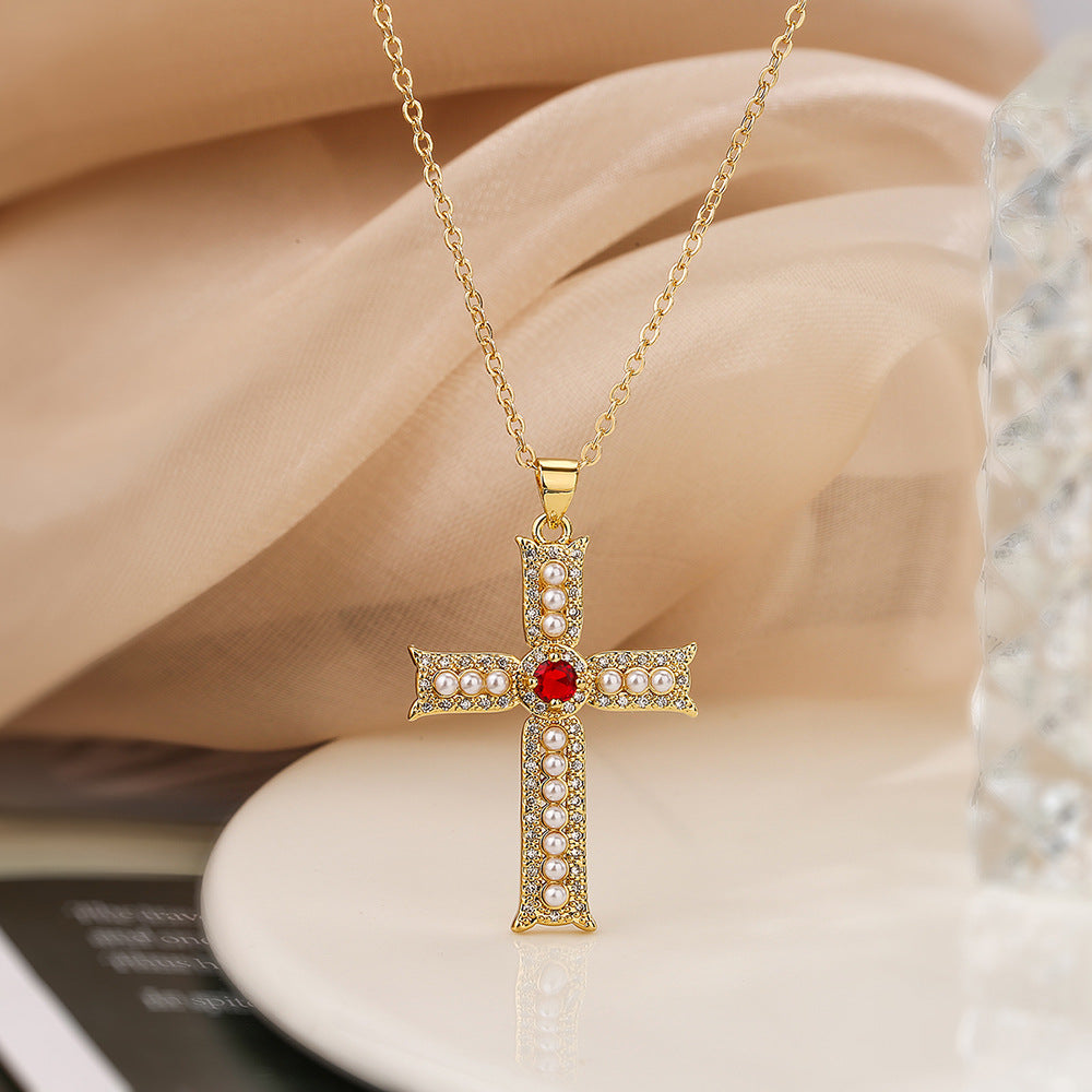 Collana da donna con ciondolo a croce minimalista in ottone con intarsio in zirconi cubici e inserti in perle