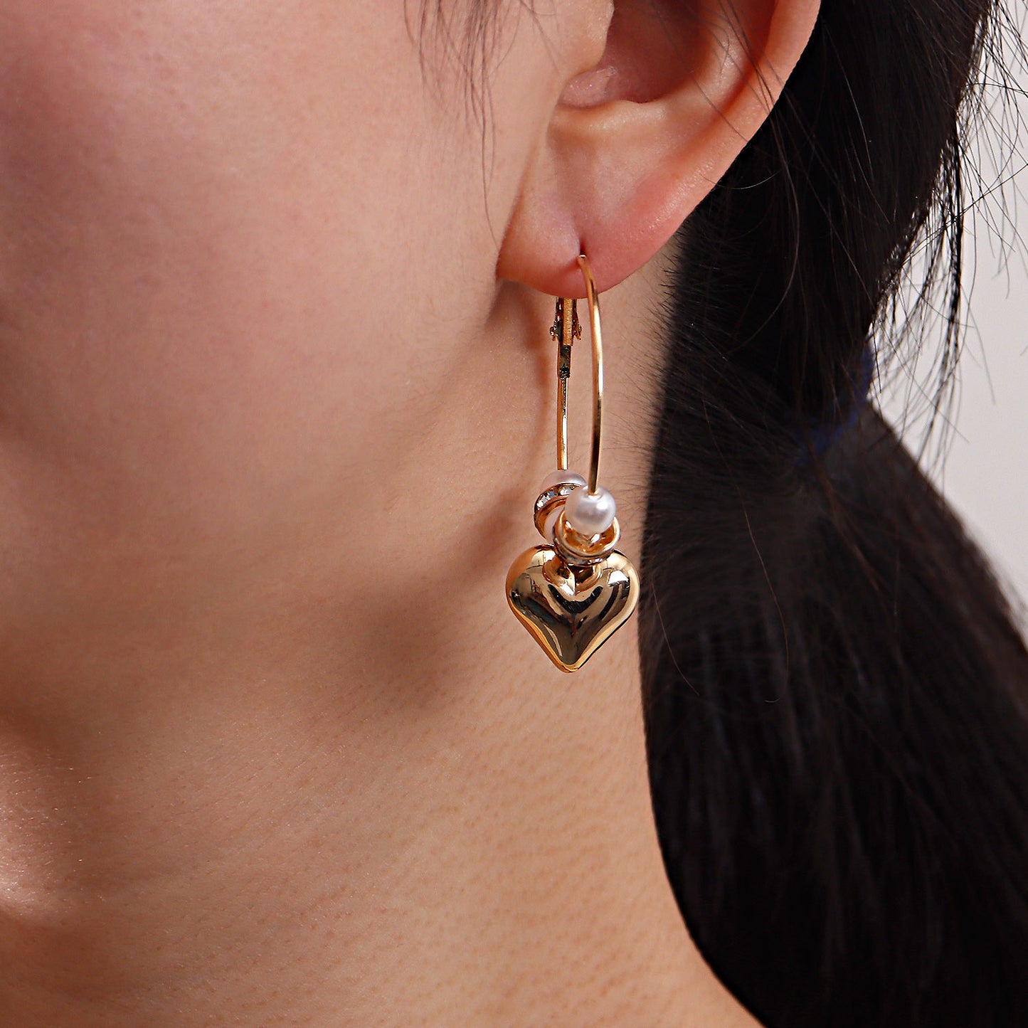 Minimalist Heart-Shaped Alloy Ear Cuffs with Micro-Pavé Rhinestone and Pearl Accents for Women