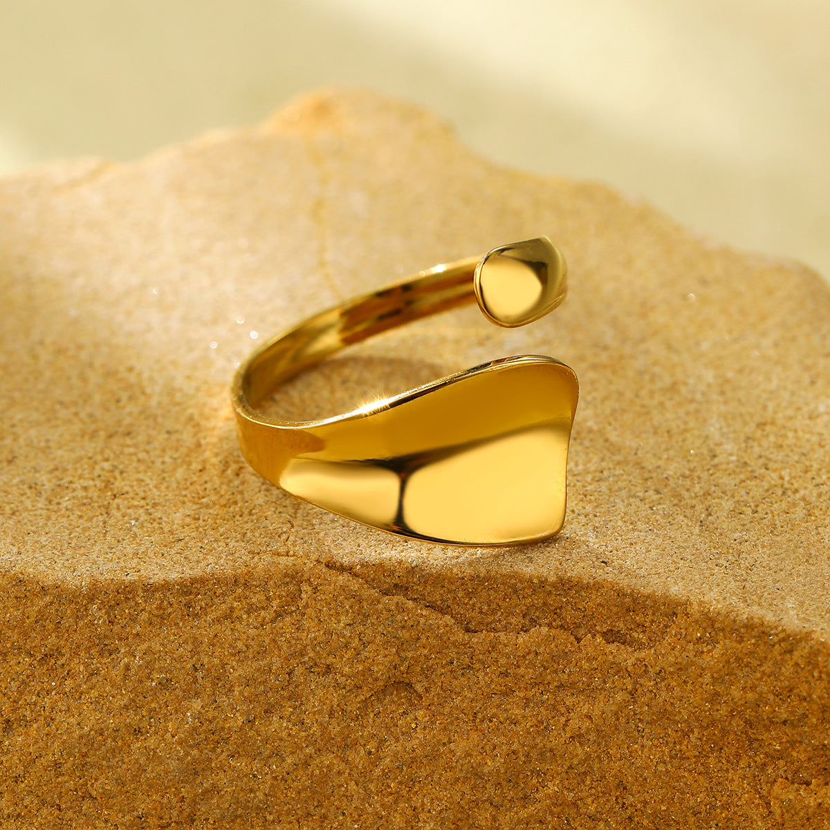 Anillo abierto minimalista de acero inoxidable geométrico pulido para mujer con diseño asimétrico