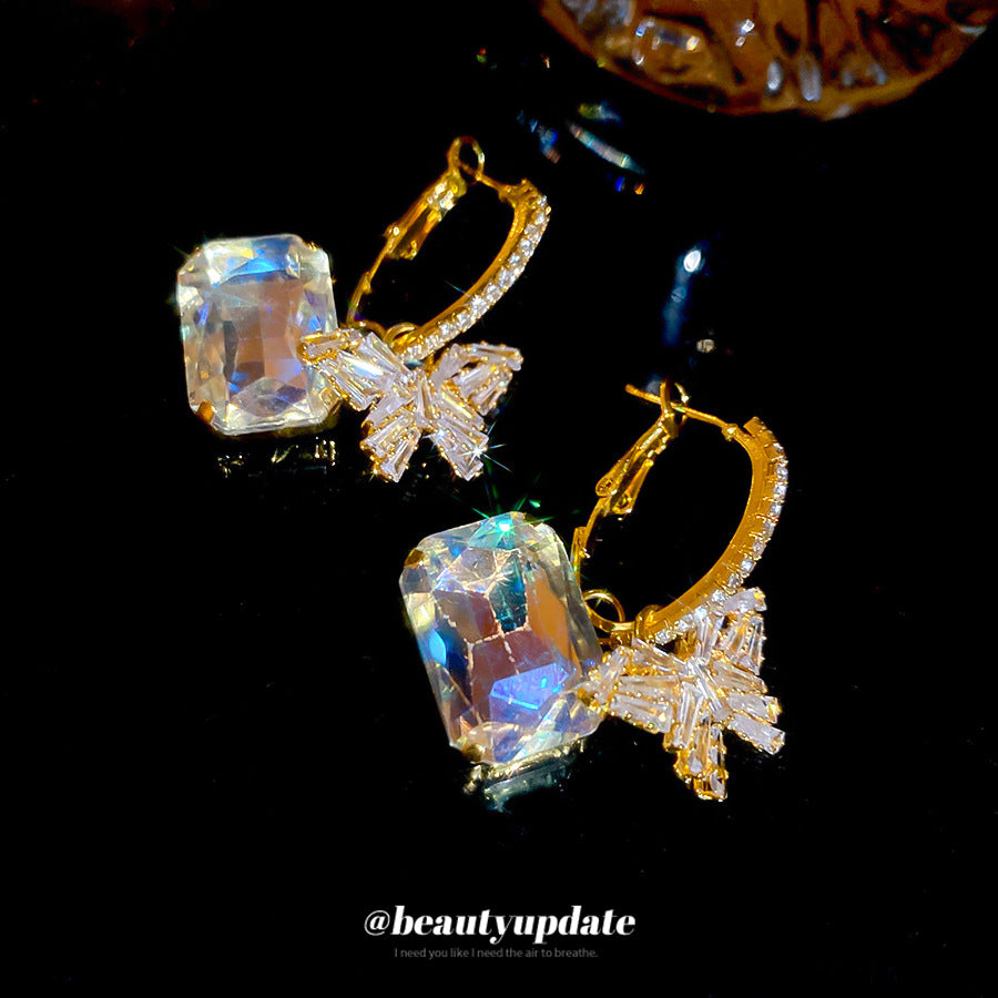Orecchini a Cerchio Eleganti e Lussuosi da Donna con Zirconi Quadrati a Farfalla, Intarsi di Strass e Perni in Acciaio Inossidabile