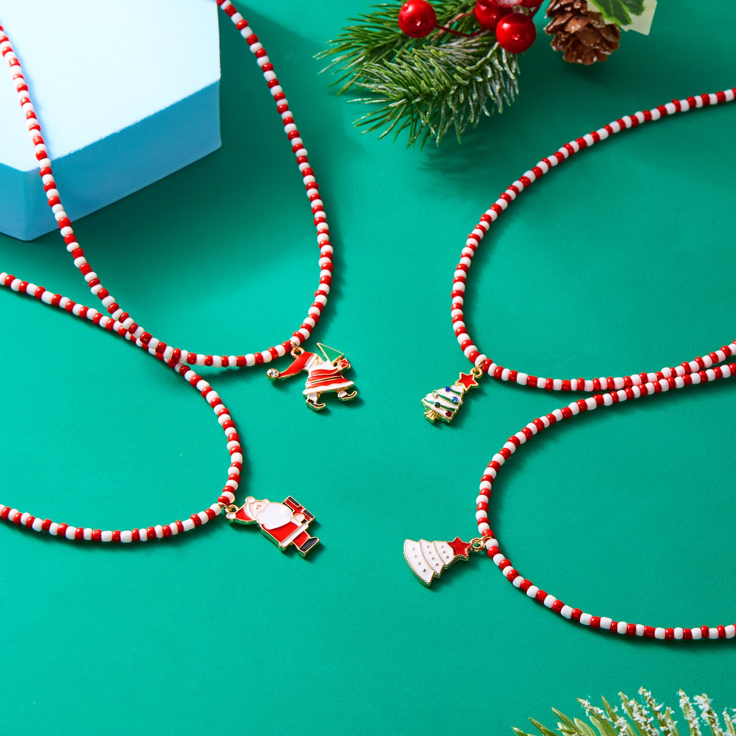 Collar con colgante de árbol de Navidad con Papá Noel y muñeco de nieve de estilo vintage francés para mujer con perlas de imitación y acabado esmaltado