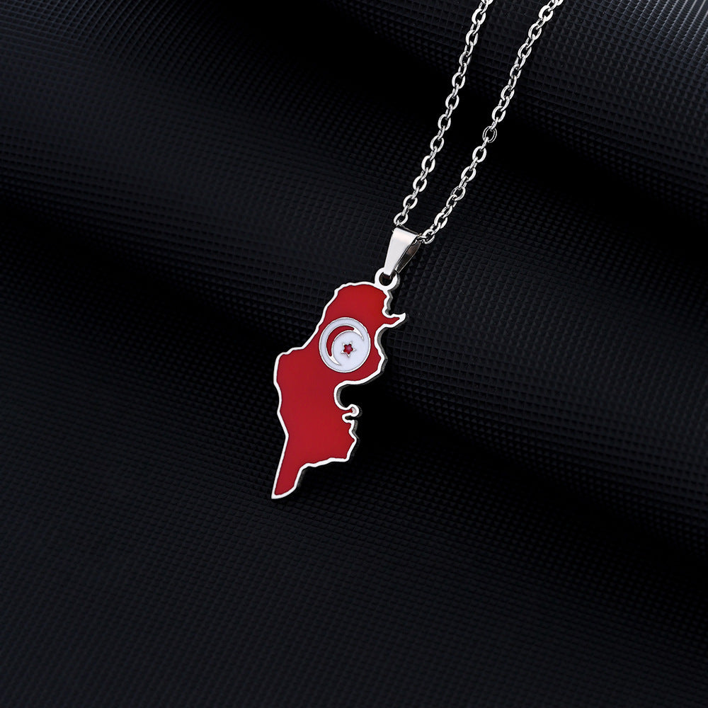 Collana pendente geometrica stile etnico in acciaio inossidabile con charm in acciaio al titanio e finitura placcata